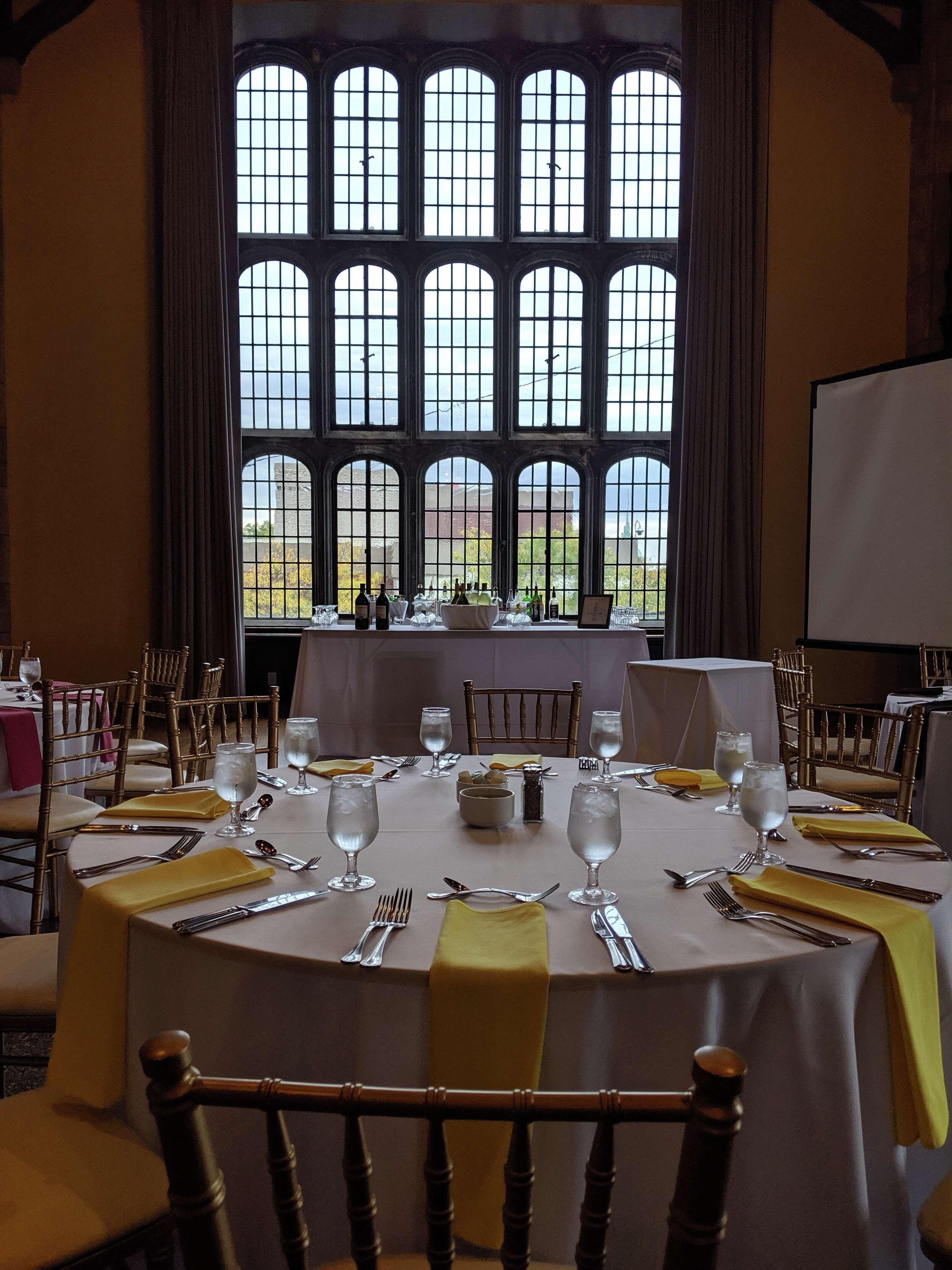 The Tudor Arms Hotel Cleveland - A Doubletree By Hilton Buitenkant foto