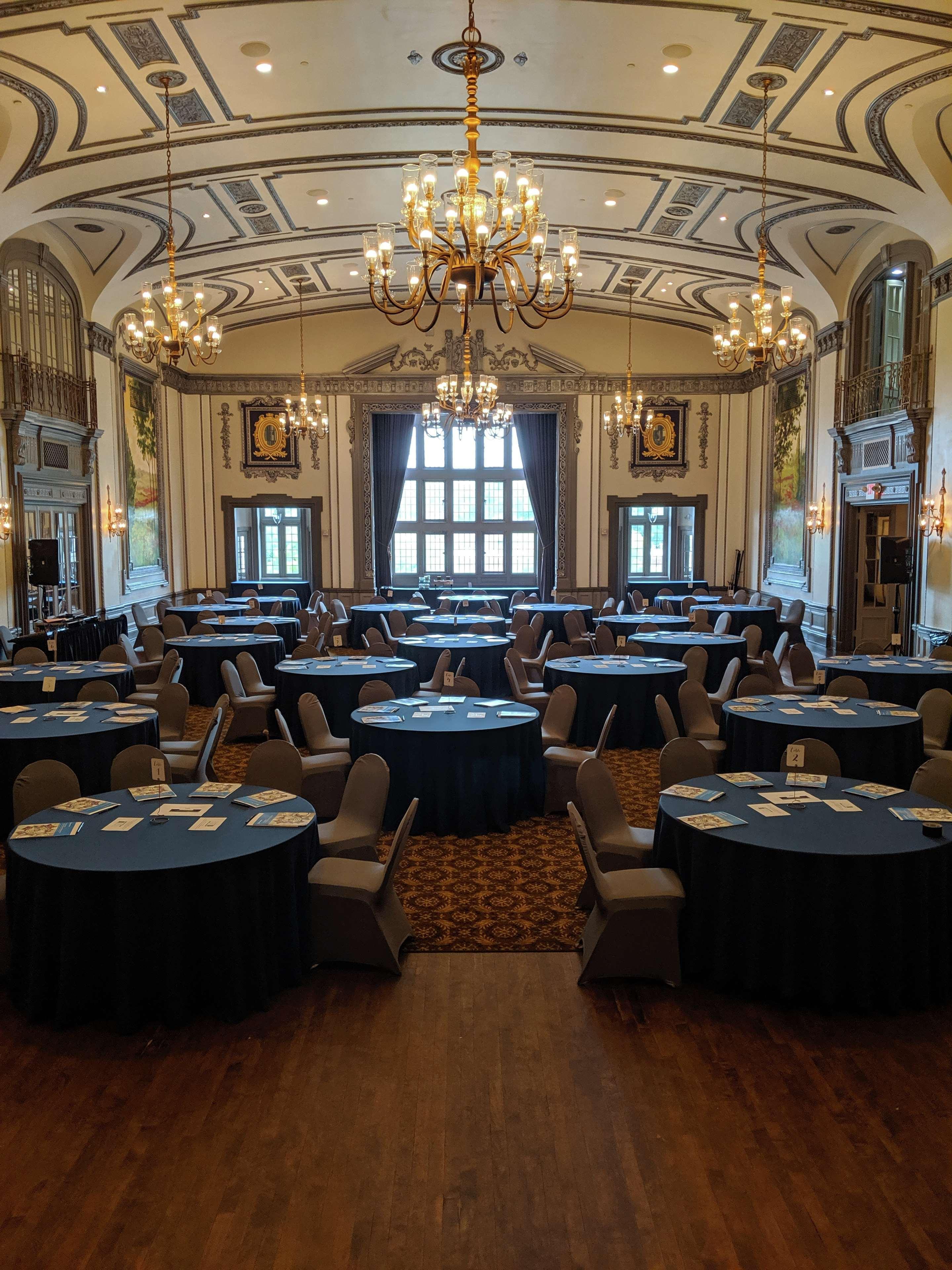 The Tudor Arms Hotel Cleveland - A Doubletree By Hilton Buitenkant foto