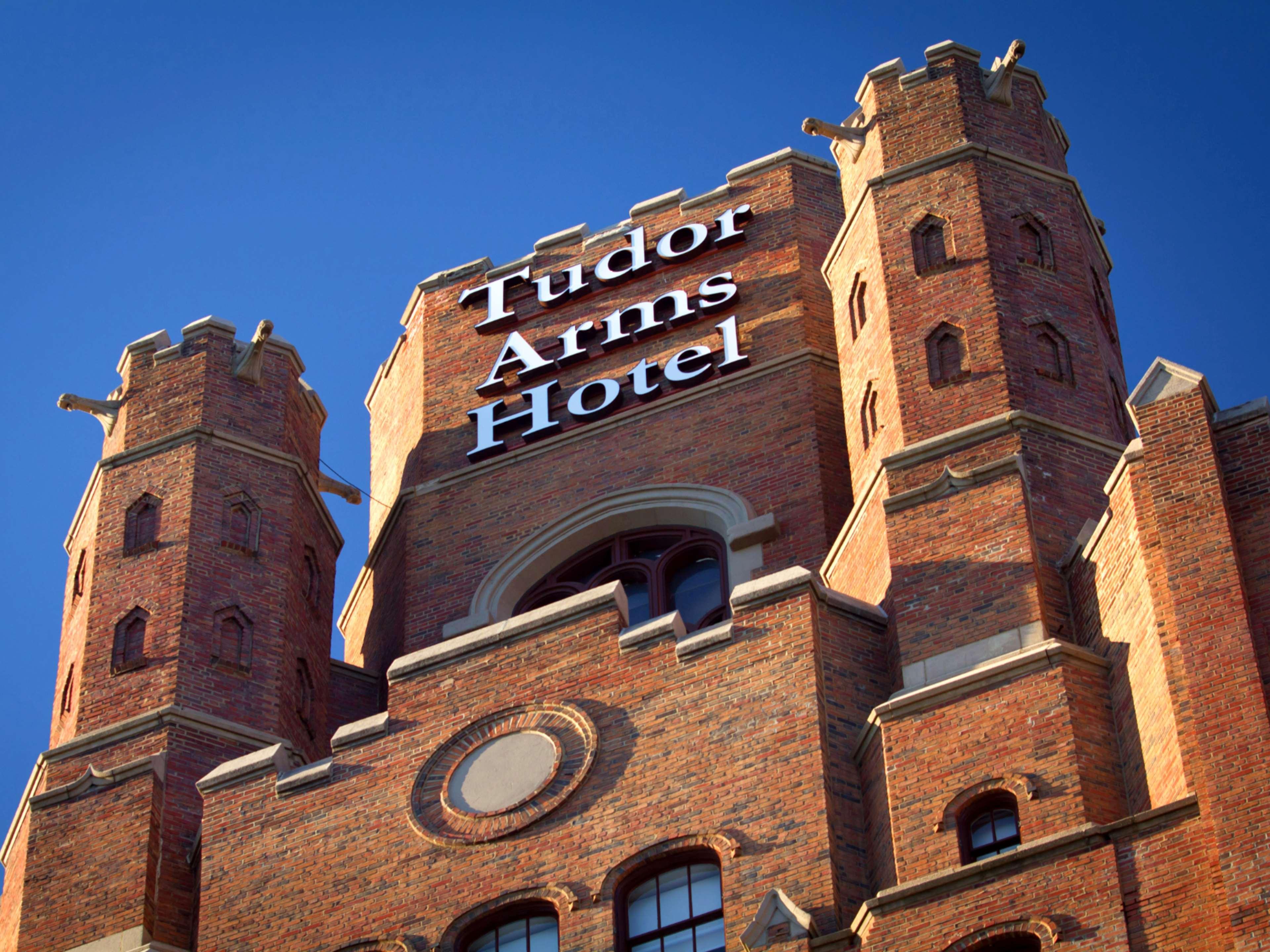 The Tudor Arms Hotel Cleveland - A Doubletree By Hilton Buitenkant foto