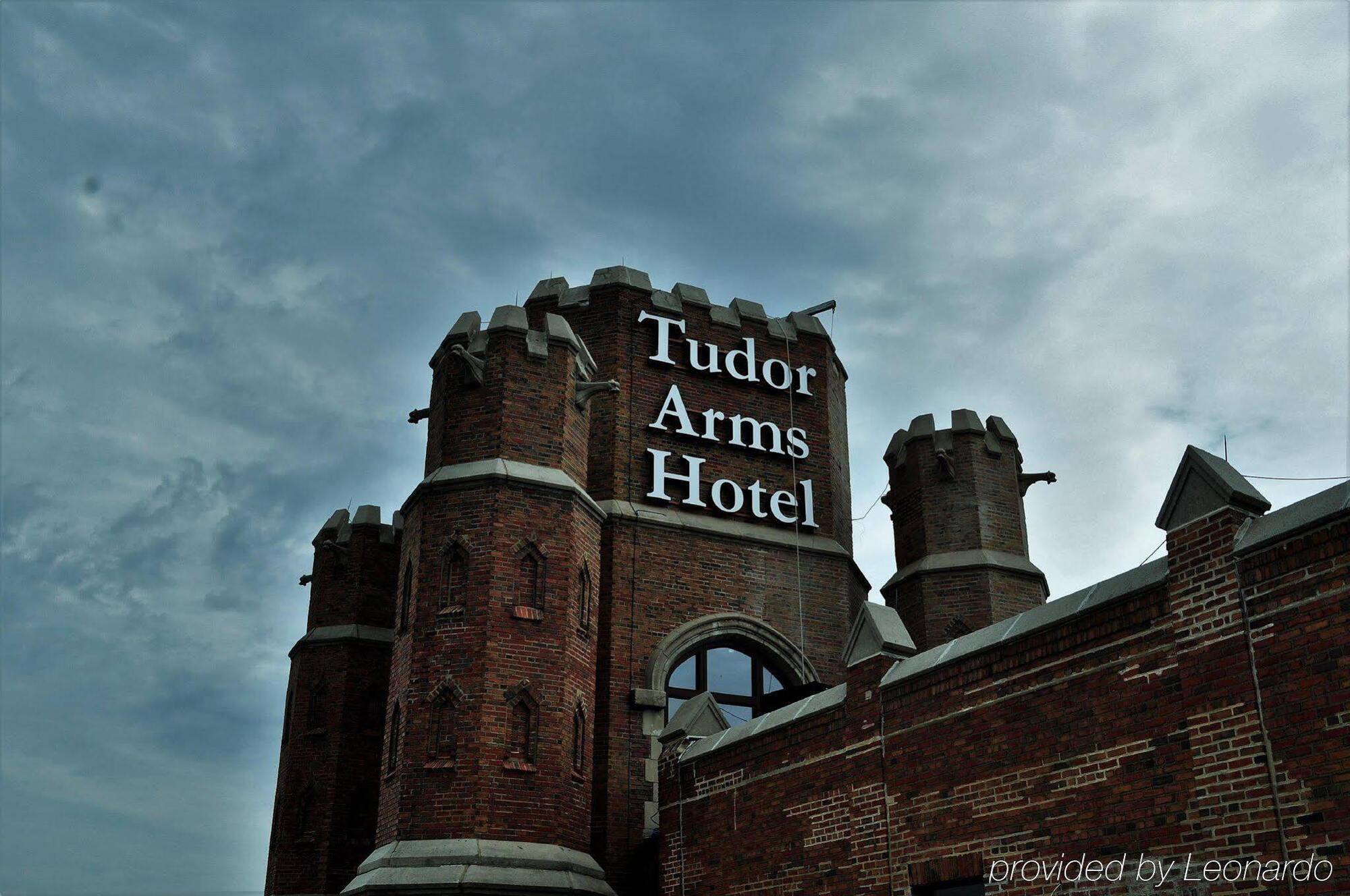 The Tudor Arms Hotel Cleveland - A Doubletree By Hilton Buitenkant foto