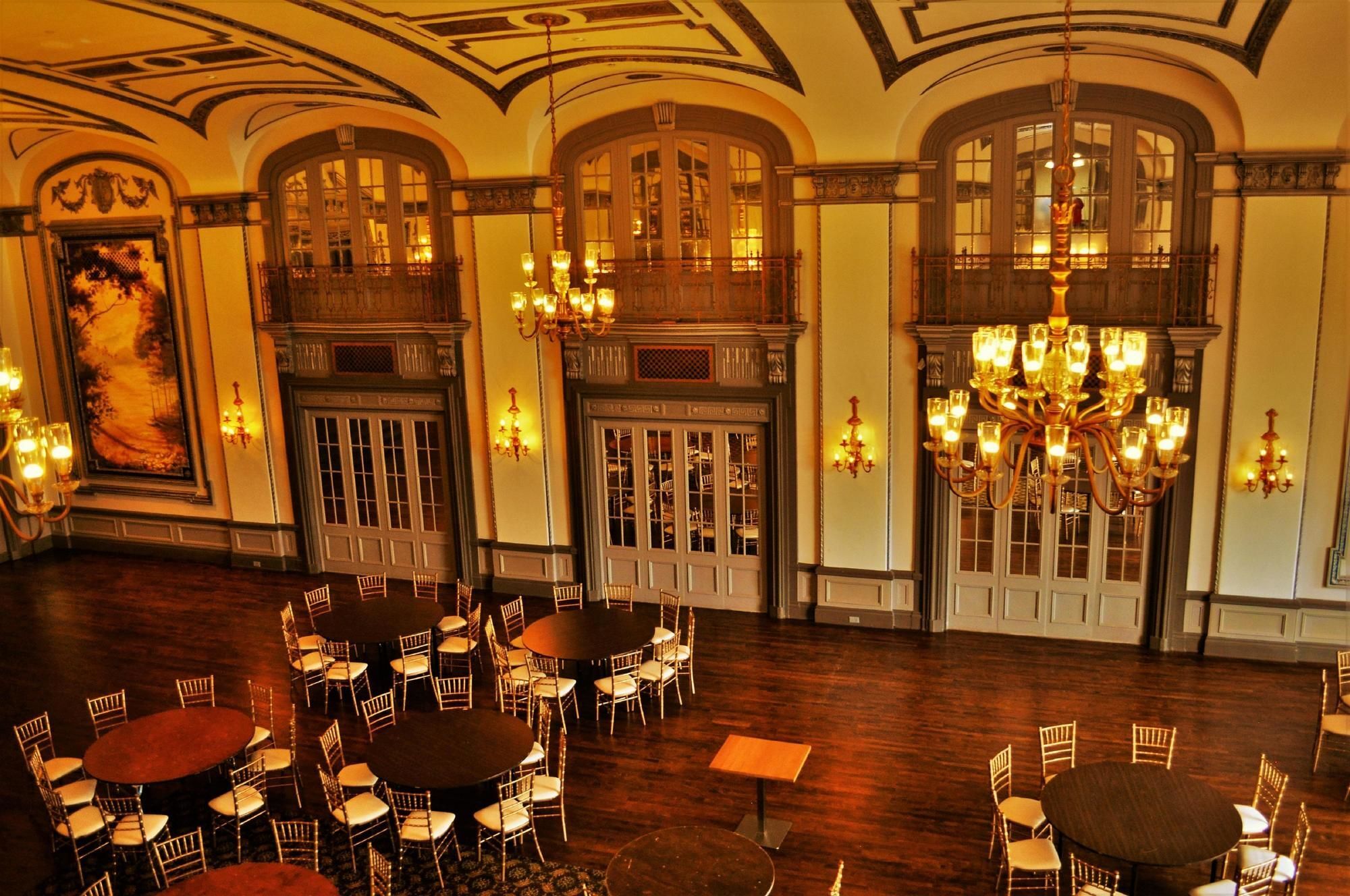 The Tudor Arms Hotel Cleveland - A Doubletree By Hilton Buitenkant foto